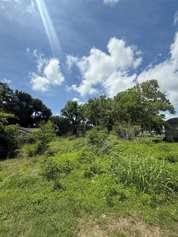 207 Prune Street, La Marque, TX 77568