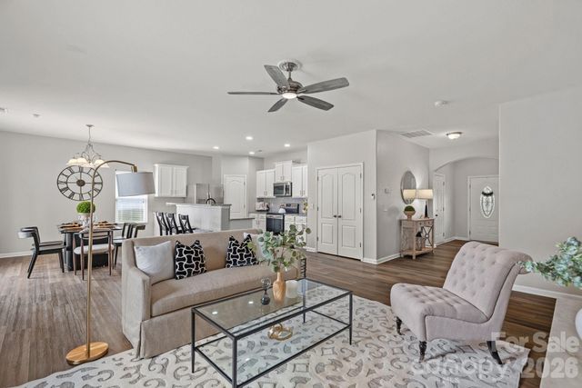 8226 Paw Valley Lane, Charlotte, NC 28214