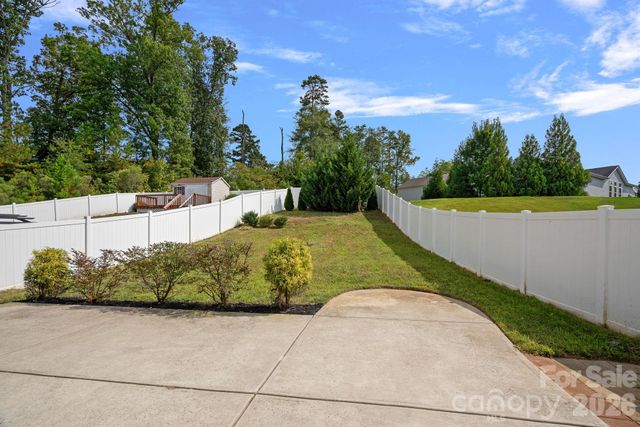 8226 Paw Valley Lane, Charlotte, NC 28214