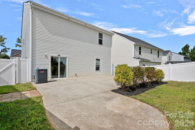 8226 Paw Valley Lane, Charlotte, NC 28214