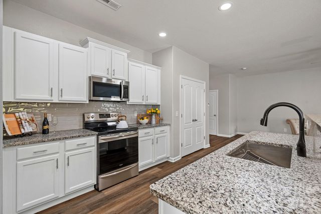 8226 Paw Valley Lane, Charlotte, NC 28214