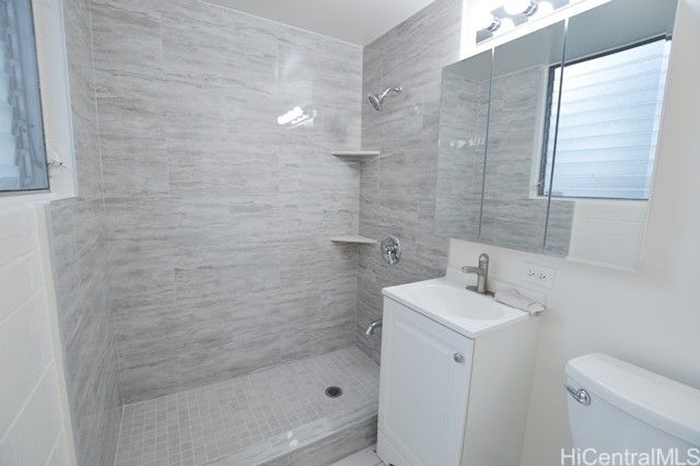 1120 Hassinger Street 107, Honolulu, HI 96822