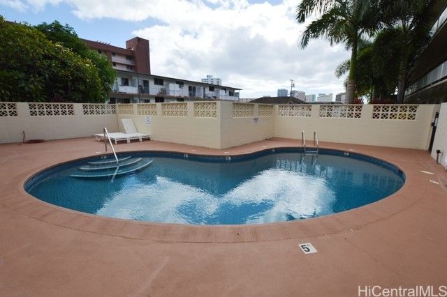 1120 Hassinger Street 107, Honolulu, HI 96822