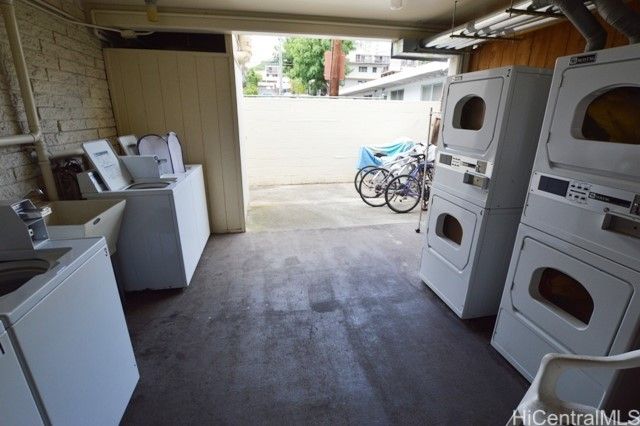 1120 Hassinger Street 107, Honolulu, HI 96822