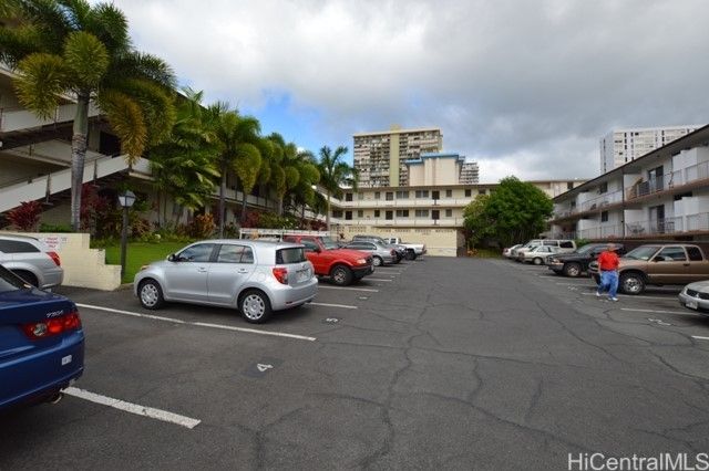 1120 Hassinger Street 107, Honolulu, HI 96822