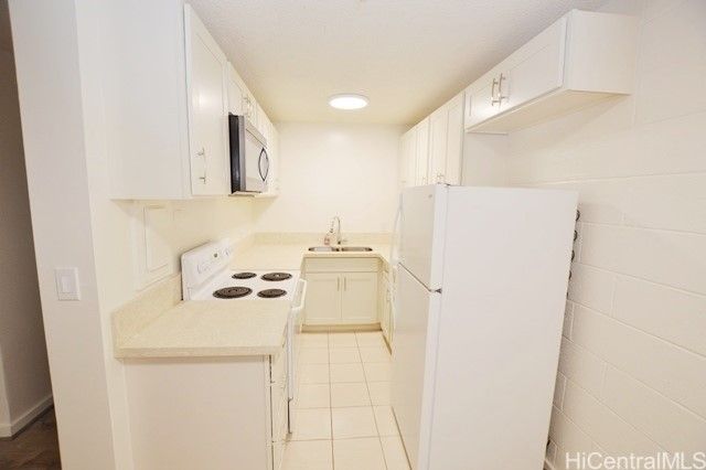 1120 Hassinger Street 107, Honolulu, HI 96822