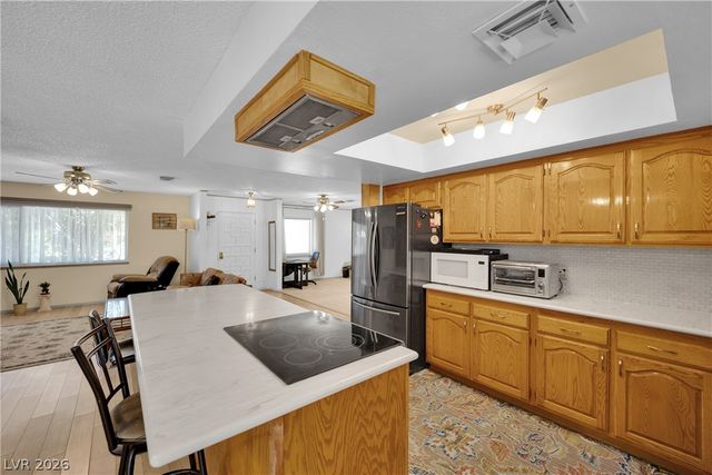 1825 Shadow Mountain Place, Las Vegas, NV 89108