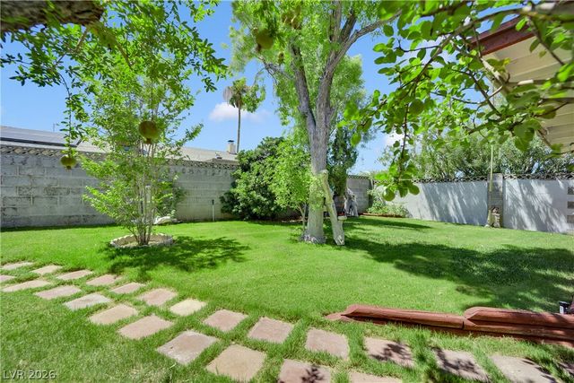 1825 Shadow Mountain Place, Las Vegas, NV 89108