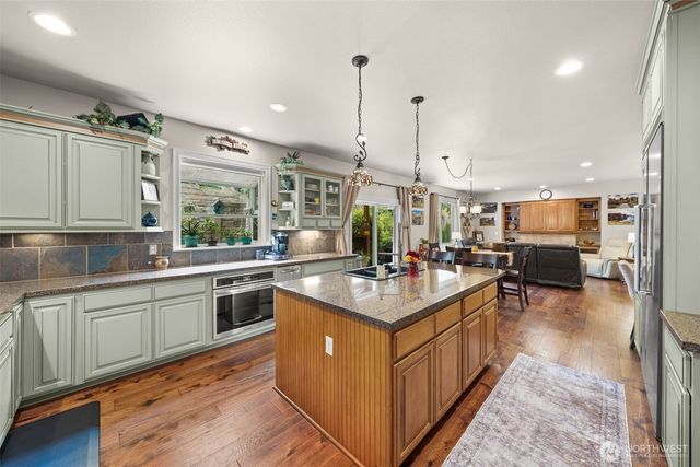 2010 30th Street Ct SE, Puyallup, WA 98372