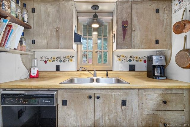 1250 Route 171, Woodstock, CT 06281