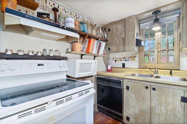 1250 Route 171, Woodstock, CT 06281