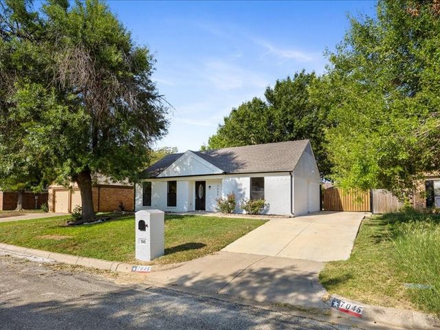 7045 Shadow Bend Drive, Fort Worth, TX 76137