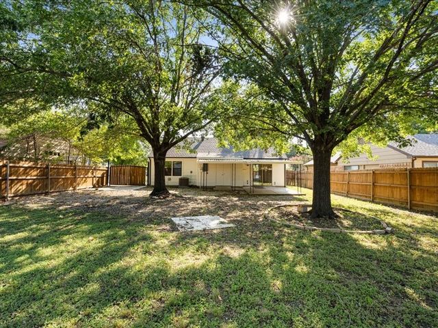 7045 Shadow Bend Drive, Fort Worth, TX 76137