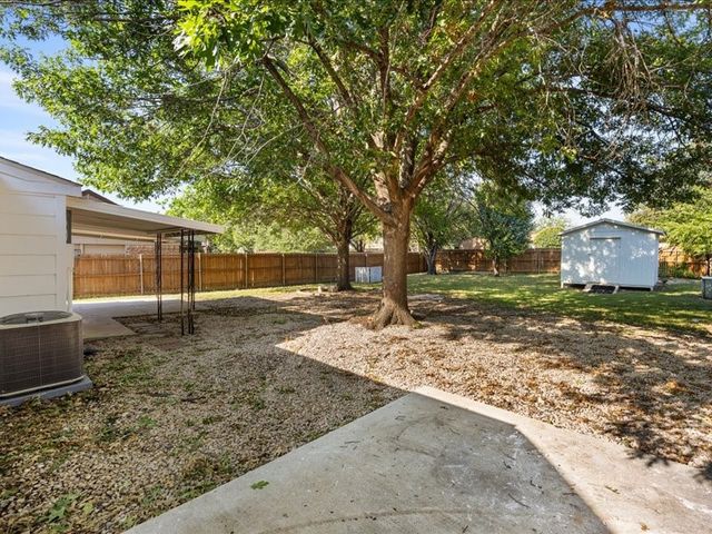 7045 Shadow Bend Drive, Fort Worth, TX 76137