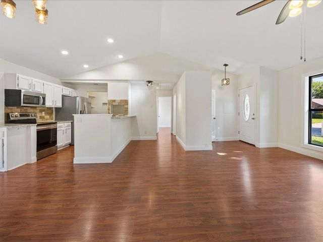 7045 Shadow Bend Drive, Fort Worth, TX 76137