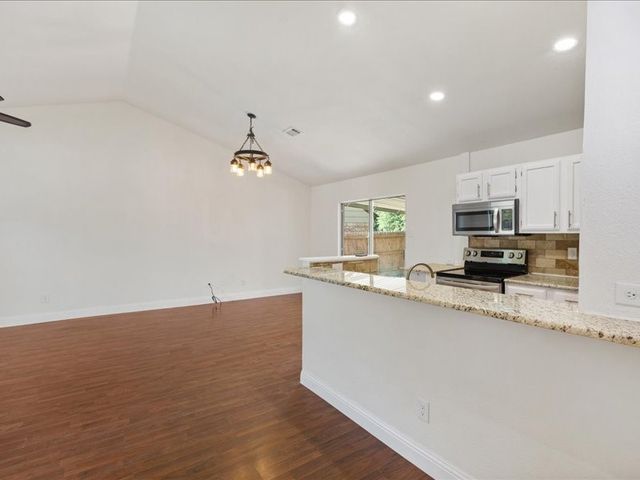 7045 Shadow Bend Drive, Fort Worth, TX 76137