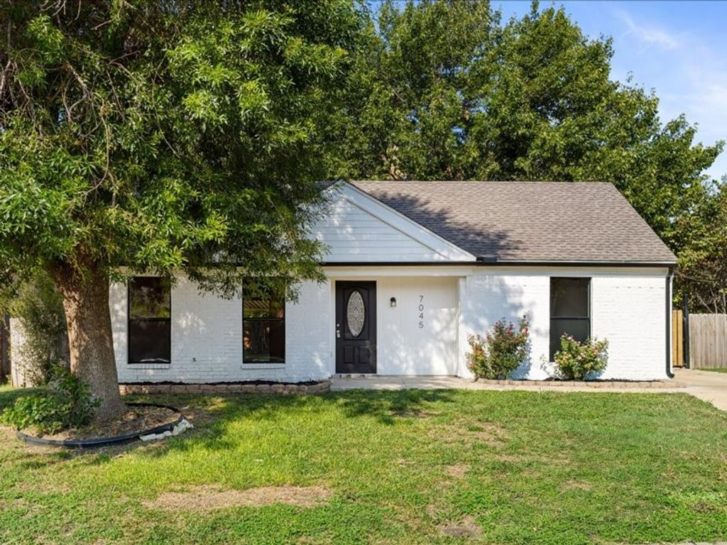 7045 Shadow Bend Drive, Fort Worth, TX 76137