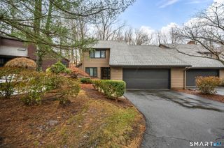 8 Ironwood Road 8, West Hartford, CT 06117