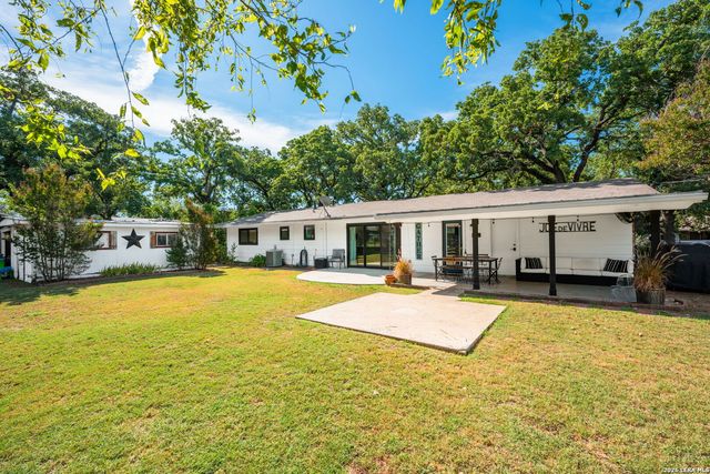 204 Forest Trail Drive, Fredericksburg, TX 78624