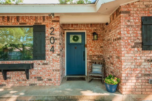 204 Forest Trail Drive, Fredericksburg, TX 78624