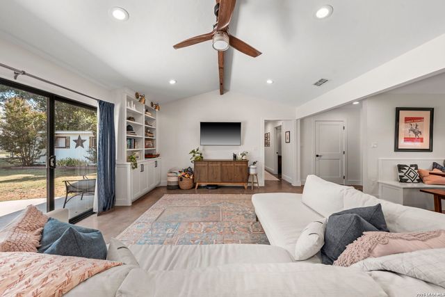 204 Forest Trail Drive, Fredericksburg, TX 78624