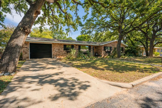 204 Forest Trail Drive, Fredericksburg, TX 78624