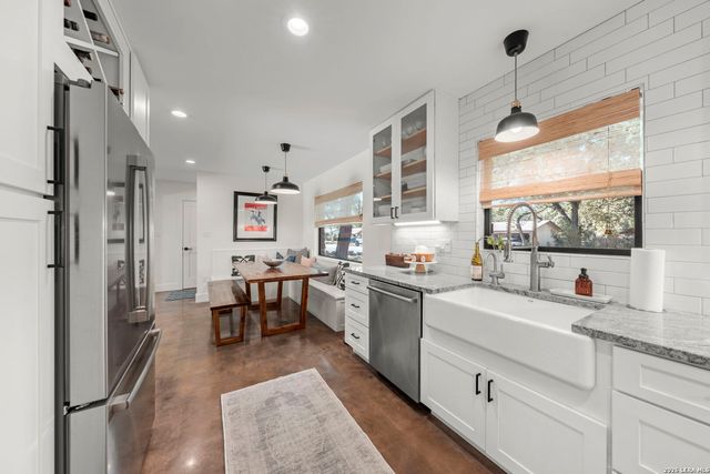 204 Forest Trail Drive, Fredericksburg, TX 78624