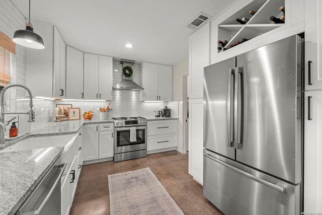 204 Forest Trail Drive, Fredericksburg, TX 78624