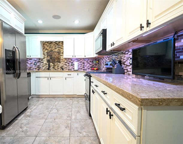 7105 SW 3rd Ct, North Lauderdale, FL 33068