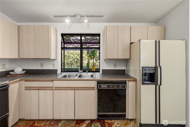 27243 33rd Place S, Kent, WA 98032