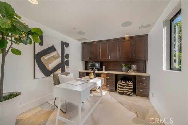 26 S La Senda, Laguna Beach, CA 92651