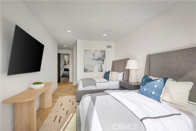 26 S La Senda, Laguna Beach, CA 92651