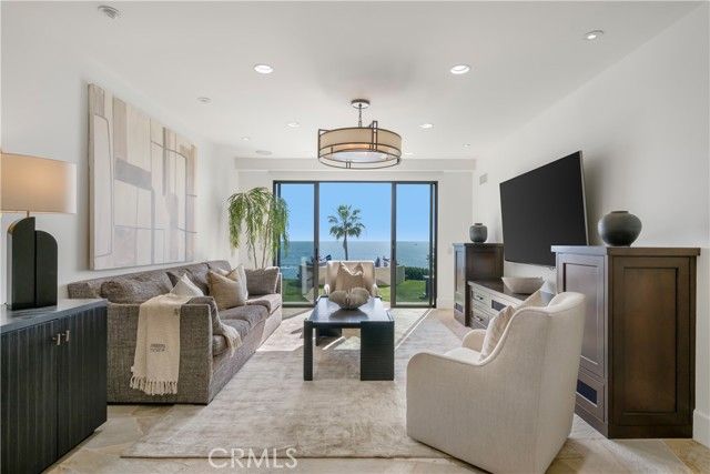 26 S La Senda, Laguna Beach, CA 92651