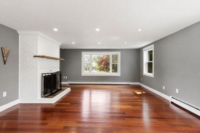 90 Strawberry Lane, Abington, MA 02351