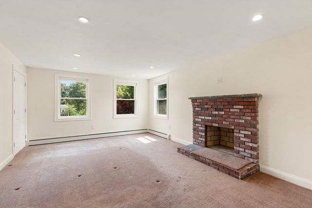 90 Strawberry Lane, Abington, MA 02351