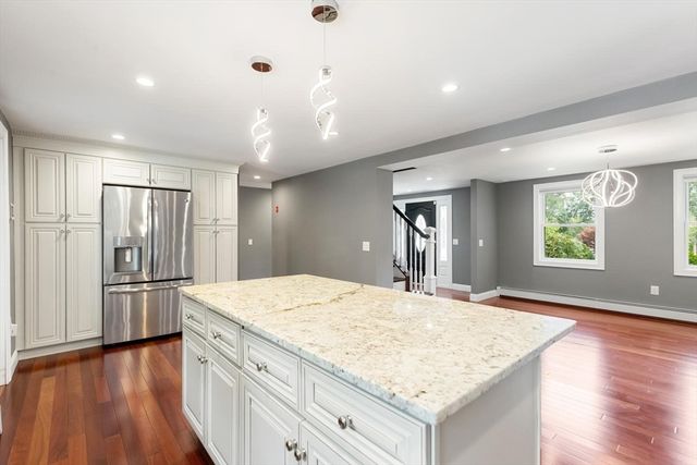 90 Strawberry Lane, Abington, MA 02351