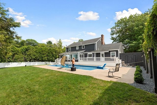 90 Strawberry Lane, Abington, MA 02351