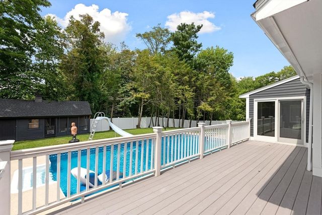90 Strawberry Lane, Abington, MA 02351