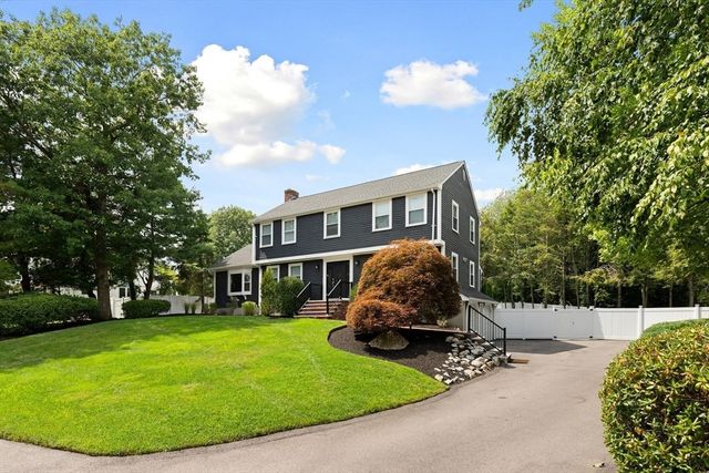 90 Strawberry Lane, Abington, MA 02351