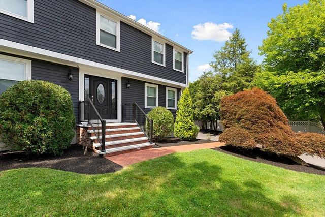 90 Strawberry Lane, Abington, MA 02351