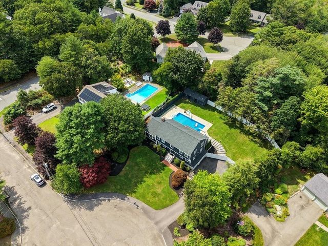 90 Strawberry Lane, Abington, MA 02351