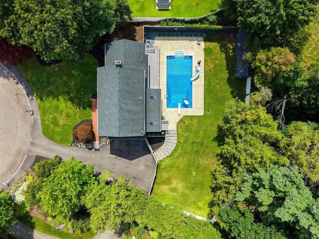 90 Strawberry Lane, Abington, MA 02351