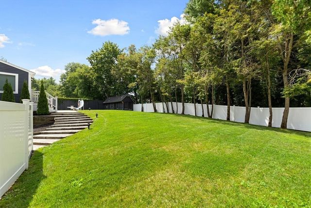 90 Strawberry Lane, Abington, MA 02351