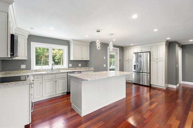 90 Strawberry Lane, Abington, MA 02351