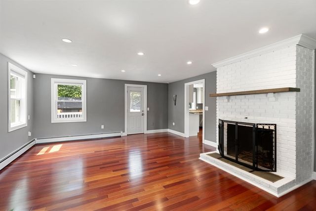 90 Strawberry Lane, Abington, MA 02351