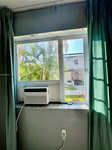 650 84th Street 35, Miami Beach, FL 33141