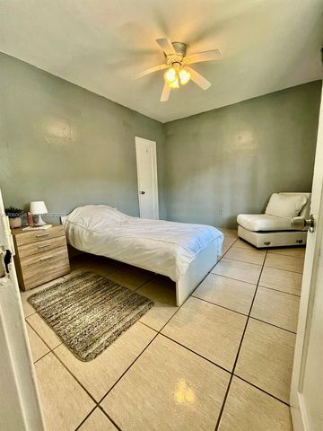 650 84th Street 35, Miami Beach, FL 33141