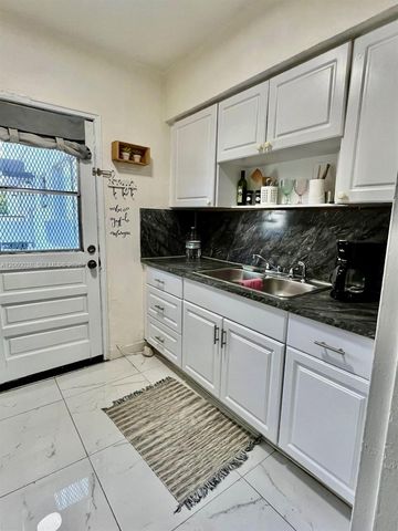 650 84th Street 35, Miami Beach, FL 33141