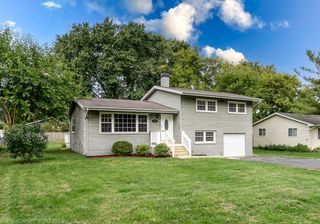 1715 FLOWER Street, Mchenry, IL 60050
