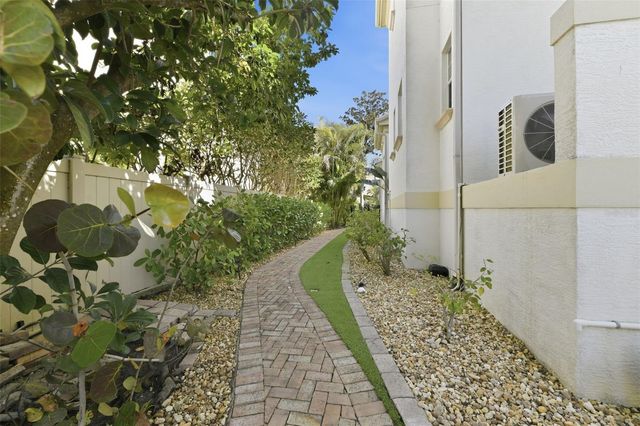 1444 HARBOR DRIVE, Sarasota, FL 34239